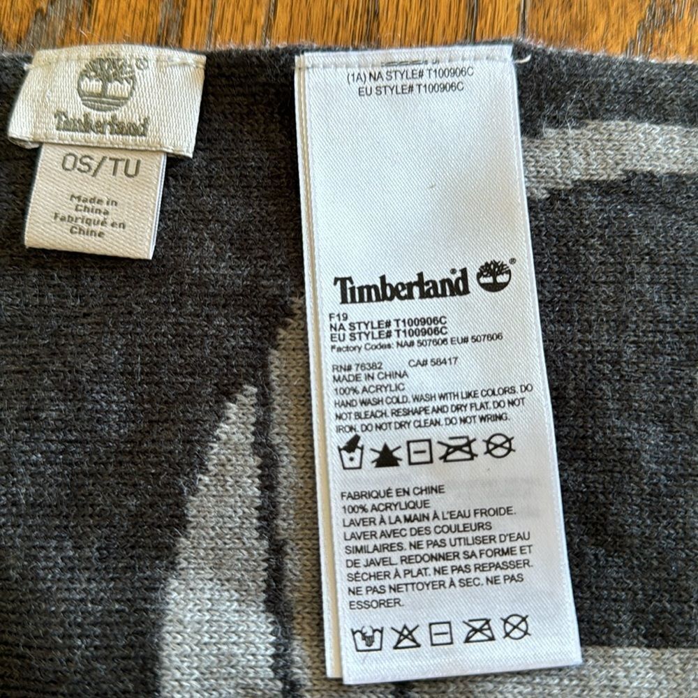Timberland Men`s Logo Jacquard Reversible Scarf. Light & Dark gray. Soft acrylic - Picture 7 of 7